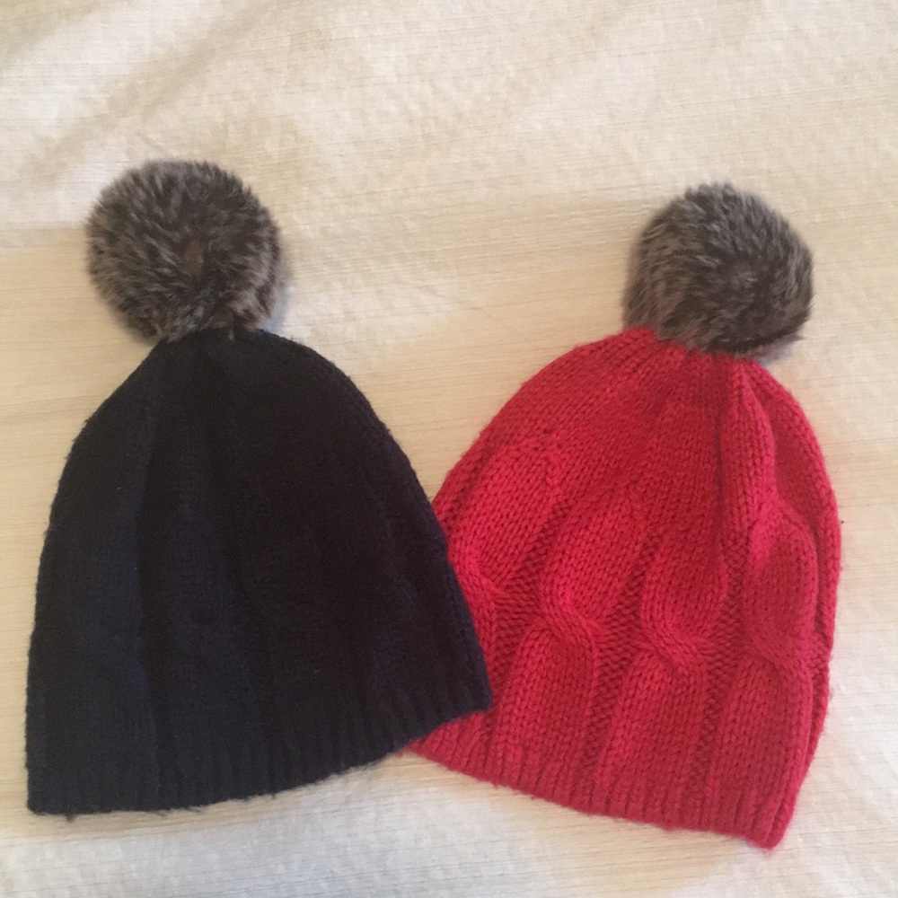 2 Gap pom hat. Navy and red.